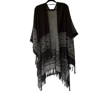 CEJON Celtic style grey poncho cape